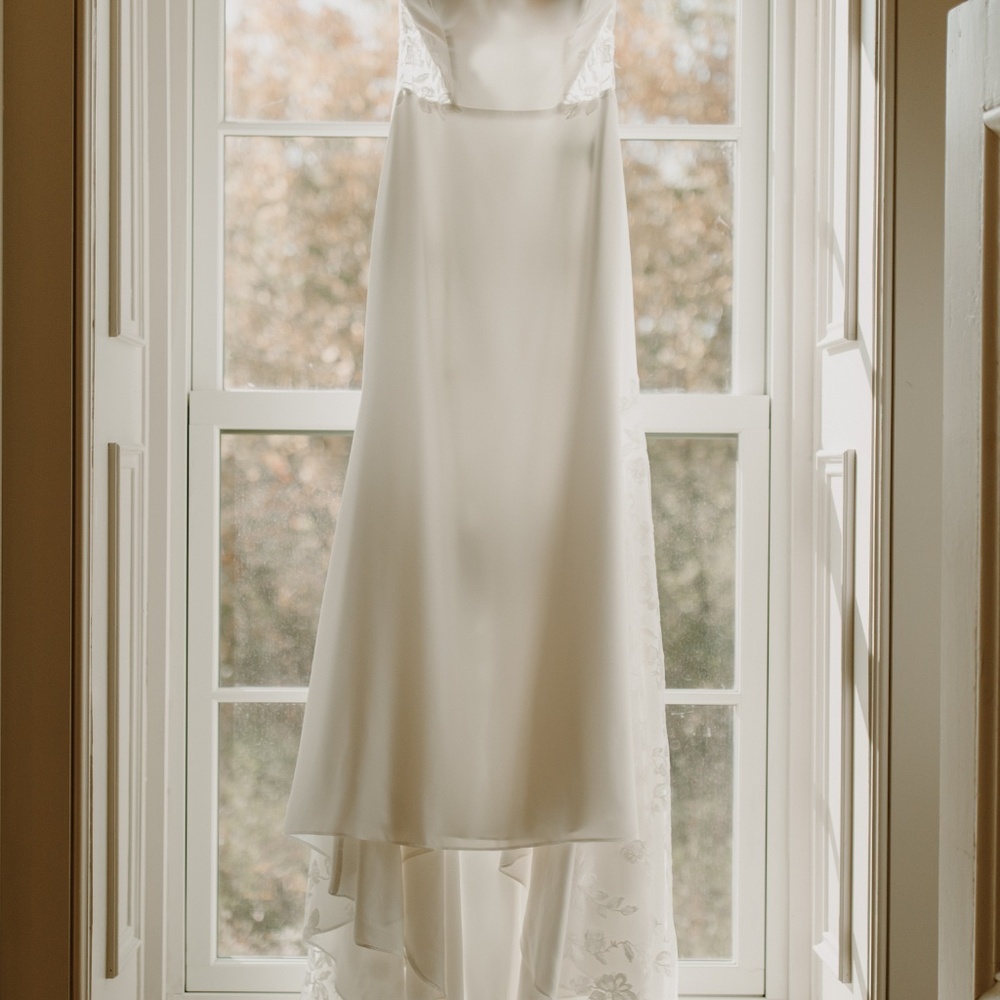 Paloma Blanca 5004 Wedding Dress - Picture 4 of 9